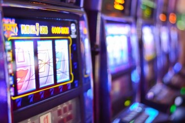 Live Capsa Banting table with dealer and player hands on hujantoto slot